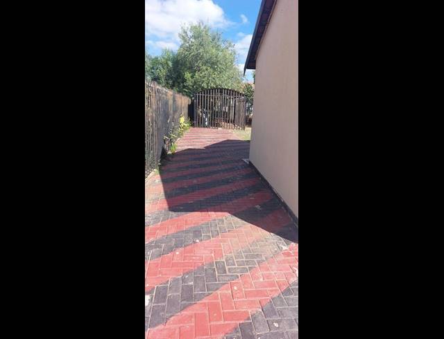 3 BEDROOM HOUSE FOR SALE IN MMABATHO 13